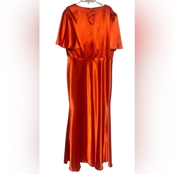 Little Mistress Plus Bridesmaids V-Neck Tea Dress in Sunset Orange 14 Maxi Silky - Picture 4 of 15